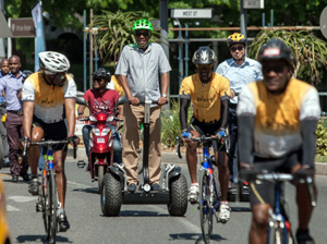 Mr Mpho Parks Tau, Mayor of Johannesburg (in Green Helmet) with other EcoMobility riders/Photo:ICLEI