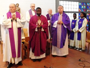 Dignitaries leading prayerfor pub