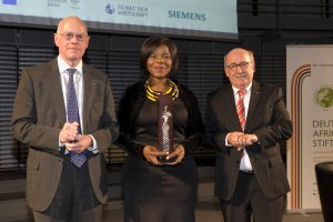 Thulisile Madonsela (m) receives German-Africa Award in Berlin